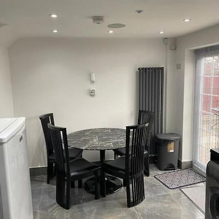 2 Bed House Sleeps 4-5 Villa Liverpool Dış mekan fotoğraf