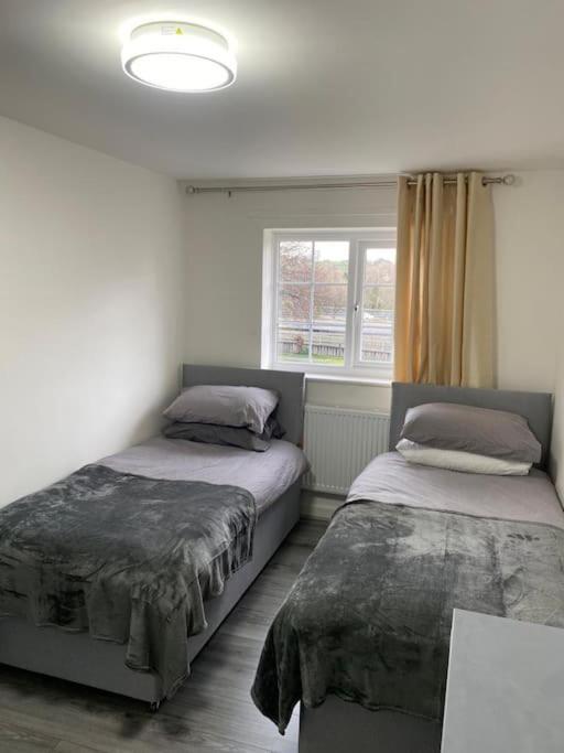 2 Bed House Sleeps 4-5 Villa Liverpool Dış mekan fotoğraf