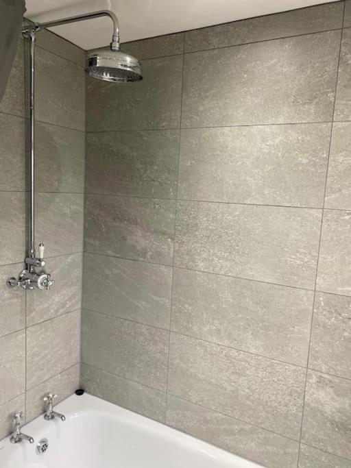 2 Bed House Sleeps 4-5 Villa Liverpool Dış mekan fotoğraf